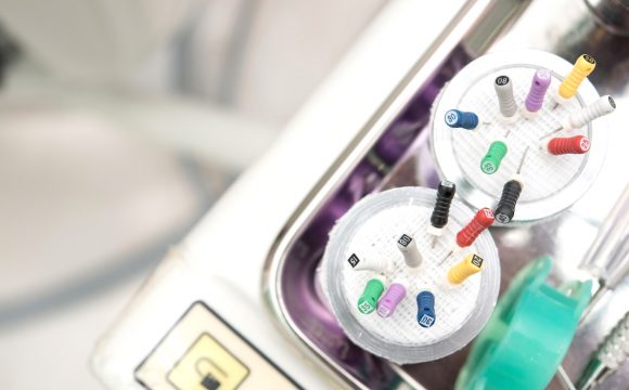 Projeto de Lei exige cirurgião-dentista nas empresas que vendem produtos odontológicos